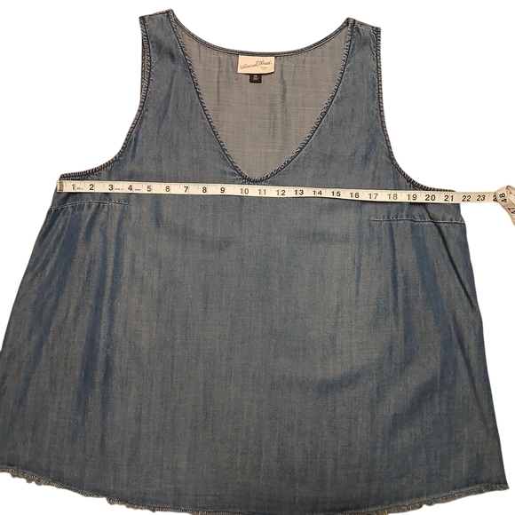 Universal Thread Denim Tank Top With Frayed Hem - Picture 5 of 6